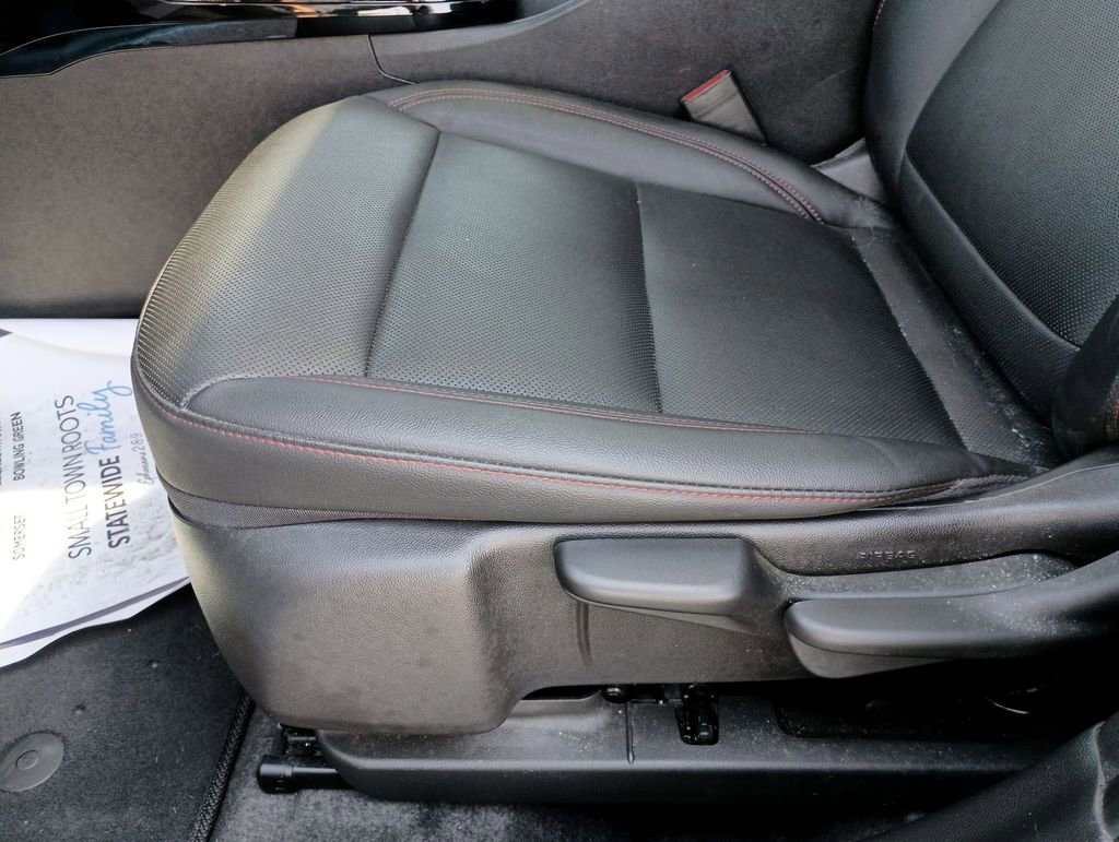 Used 2025 Chevrolet Trax RS w/ Sunroof Package FWD image 18