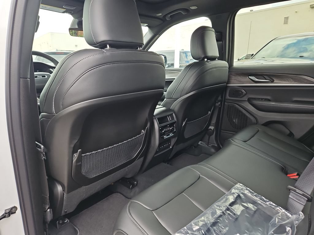 New 2026 Jeep Grand Cherokee Limited w/ Limited Altitude Package AWD/4WD image 12