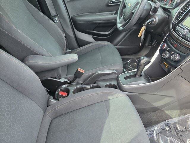 Used 2019 Chevrolet Trax LS w/ LPO, Protection Package FWD image 32
