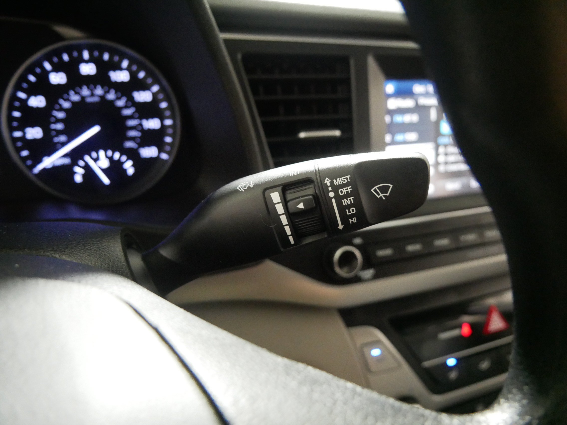 Used 2018 Hyundai Elantra SEL FWD image 31