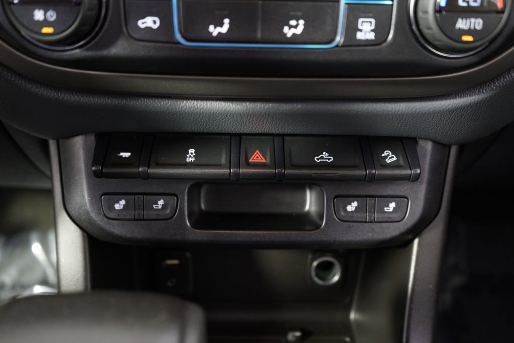 Used 2015 Chevrolet Colorado Z71 AWD/4WD image 32