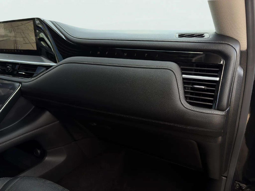 Used 2025 INFINITI QX80 Sensory AWD/4WD image 19