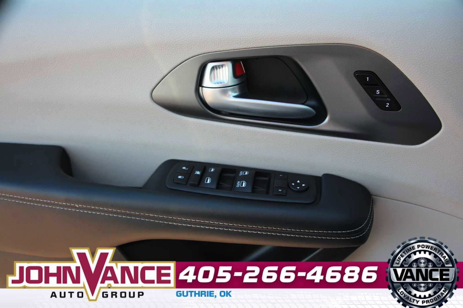 Used 2024 Chrysler Pacifica Touring-L image 28