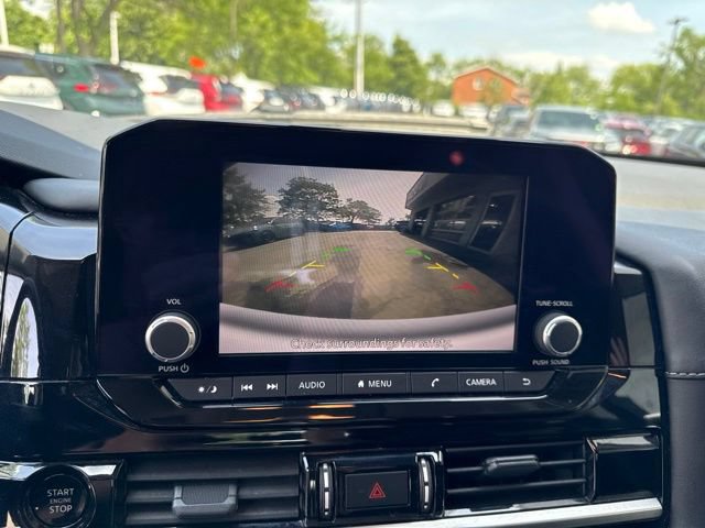 Used 2025 Nissan Pathfinder SV AWD/4WD image 11