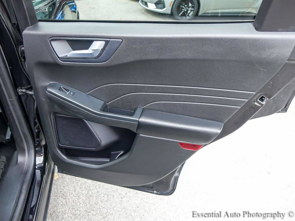 Used 2023 Ford Escape Platinum AWD/4WD image 24