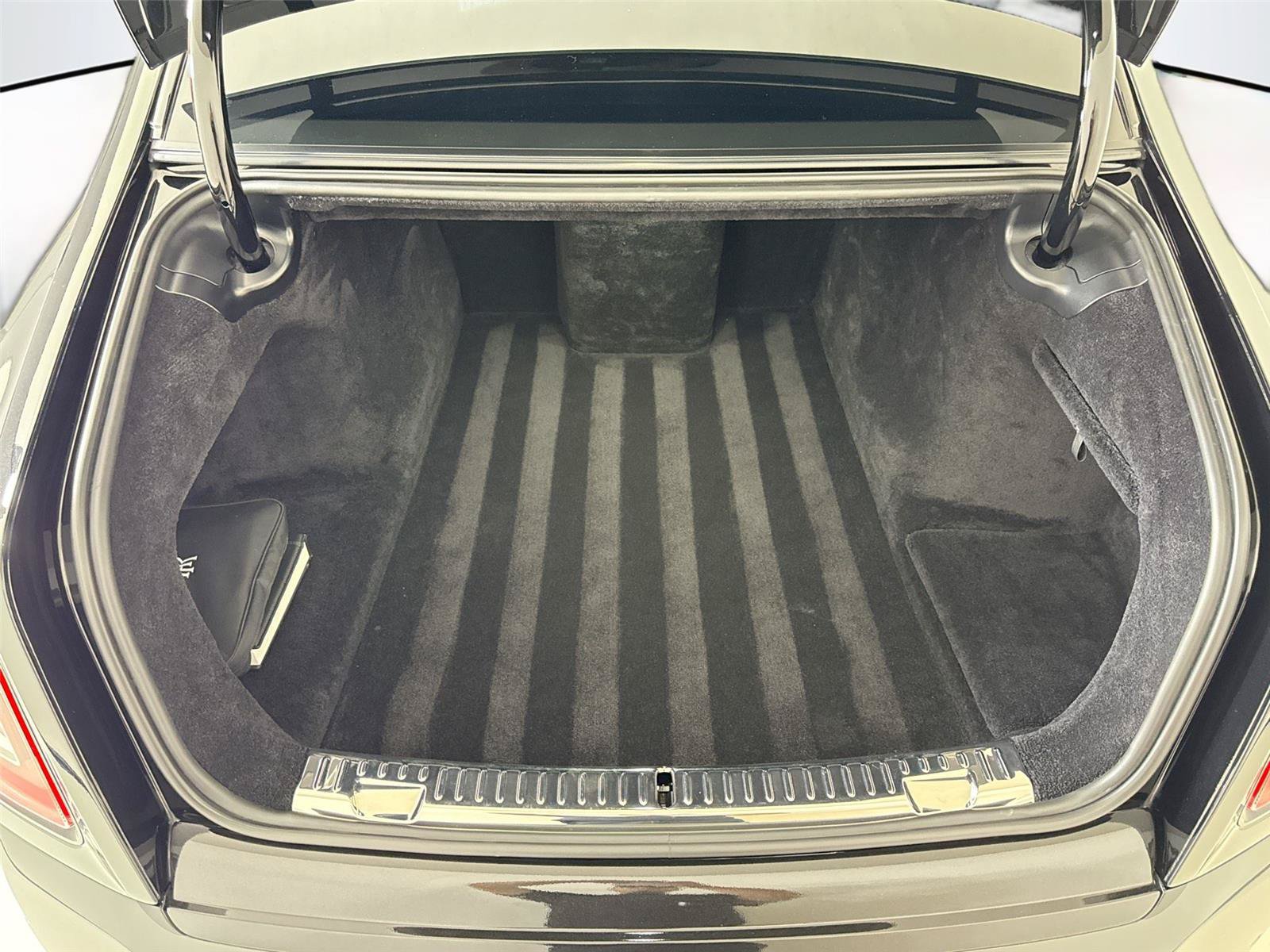 Used 2019 Rolls-Royce Phantom Sedan RWD image 29