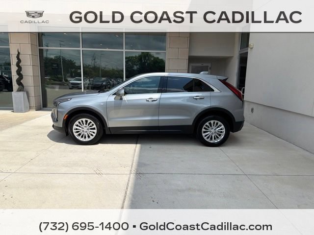 Certified 2024 Cadillac XT4 Luxury w/ Cold Weather Package FWD image 2