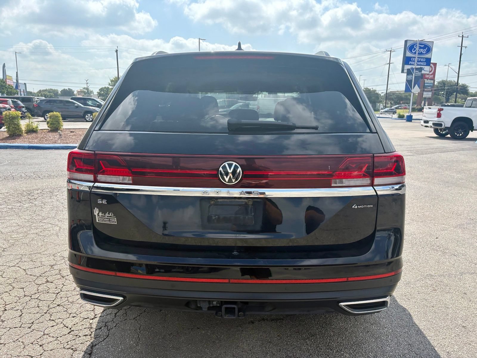 Used 2024 Volkswagen Atlas SE AWD/4WD image 6