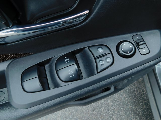 Used 2024 Nissan Kicks SR image 26