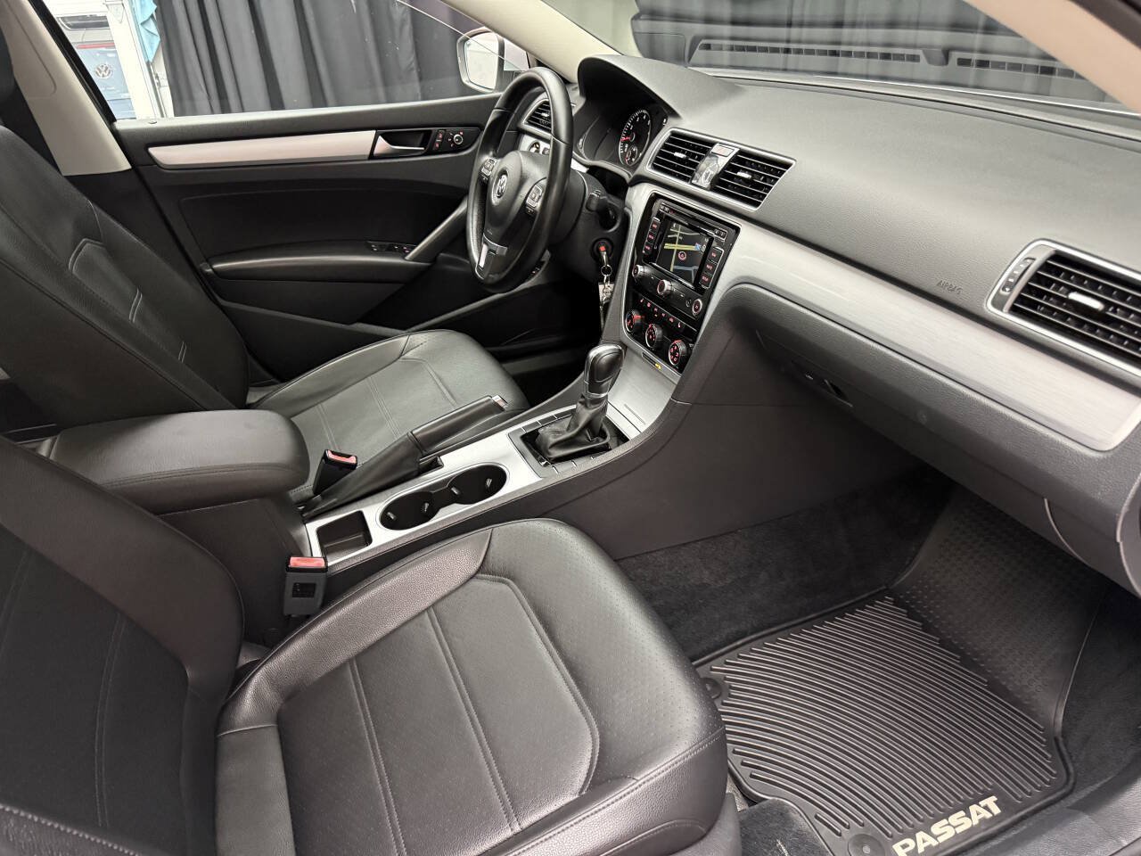 Used 2013 Volkswagen Passat 2.5 SE FWD image 23