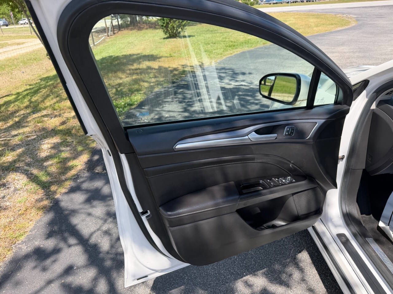 Used 2014 Ford Fusion Titanium image 12