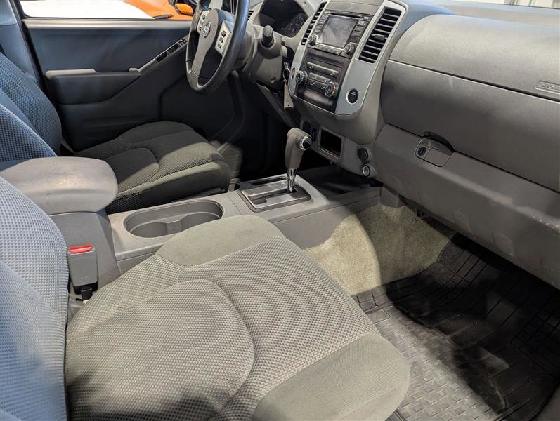 Used 2016 Nissan Frontier SV image 11