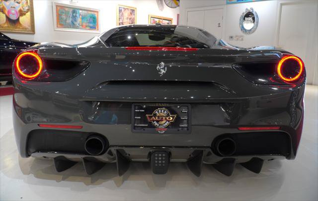 Used 2018 Ferrari 488 GTB RWD image 12