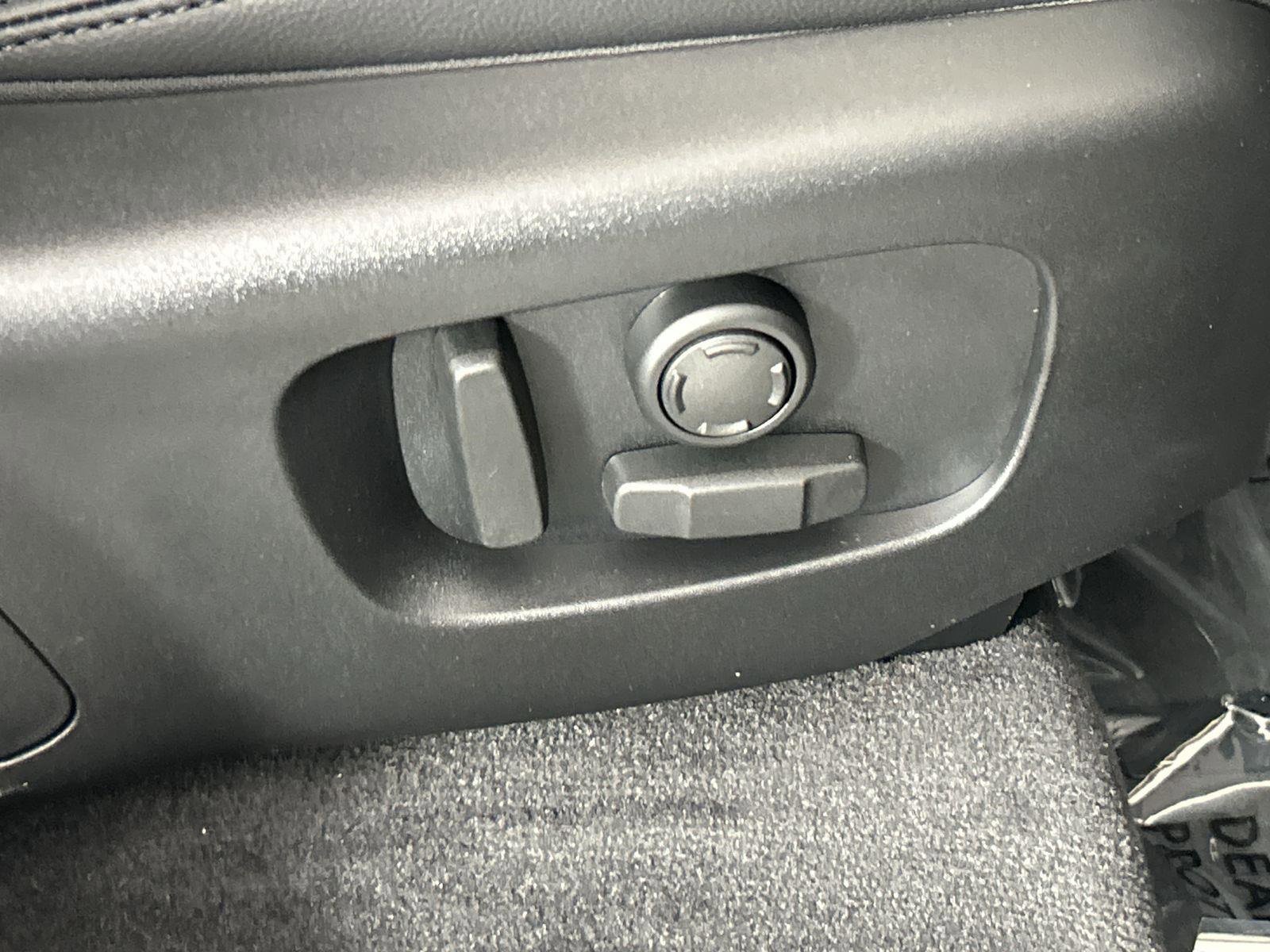 Certified 2026 Land Rover Range Rover Velar Dynamic SE image 33