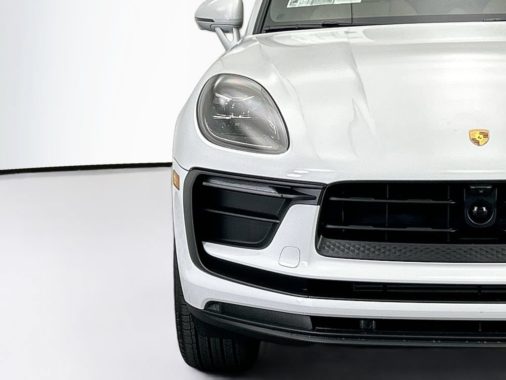 Used 2026 Porsche Macan AWD/4WD image 12