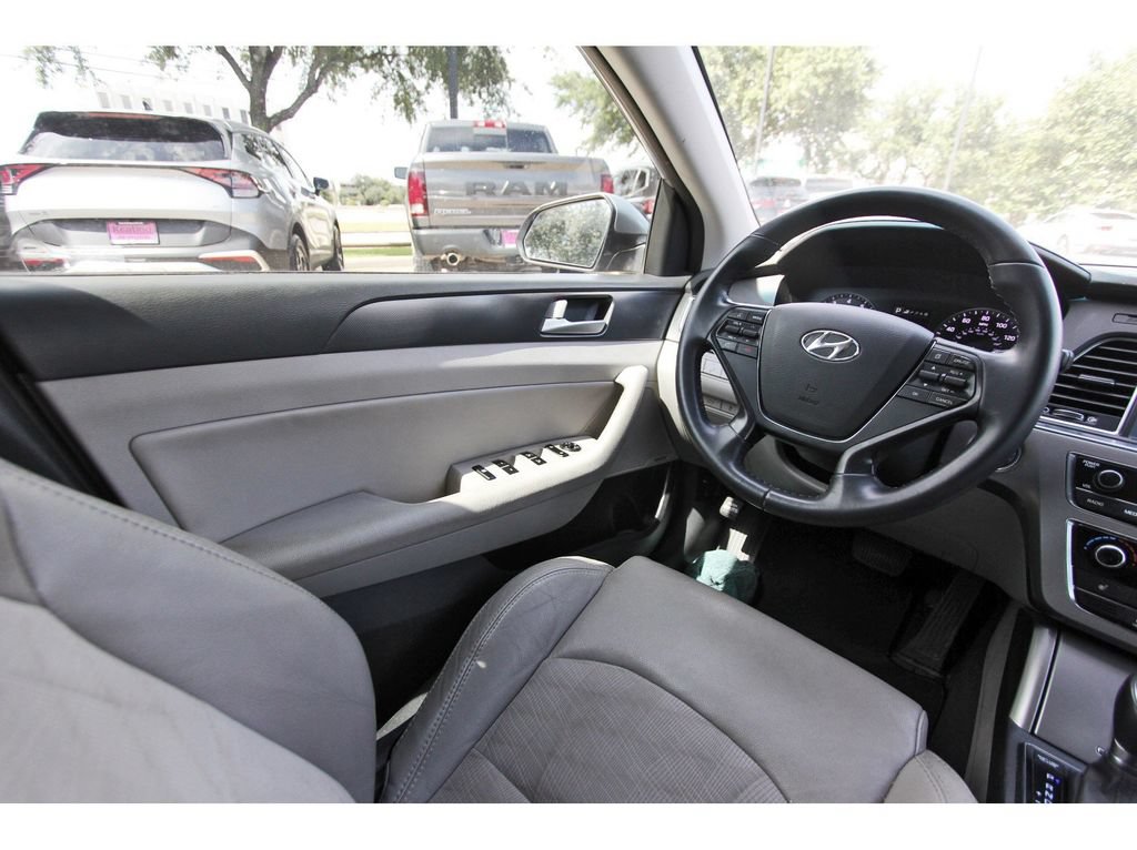 Used 2016 Hyundai Sonata Sport w/ Option Group 03 FWD image 7