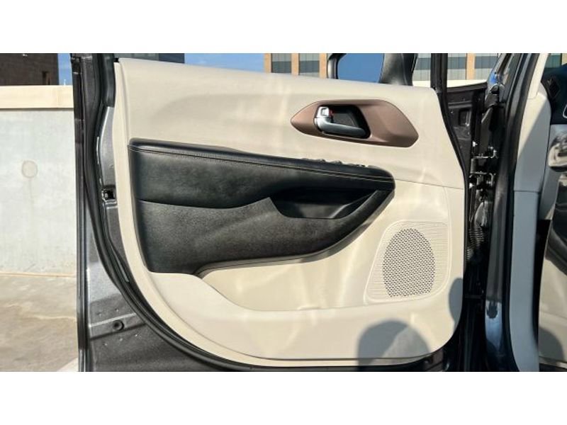 Used 2020 Chrysler Voyager Lxi image 61