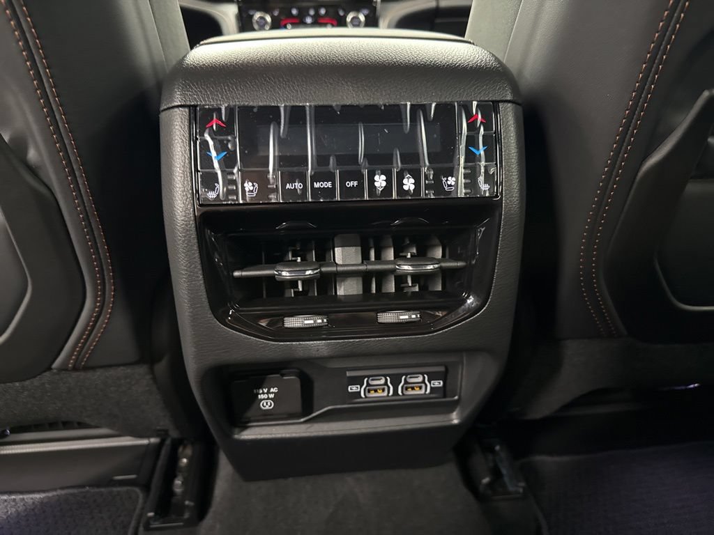 Used 2025 Jeep Grand Cherokee Summit AWD/4WD image 14
