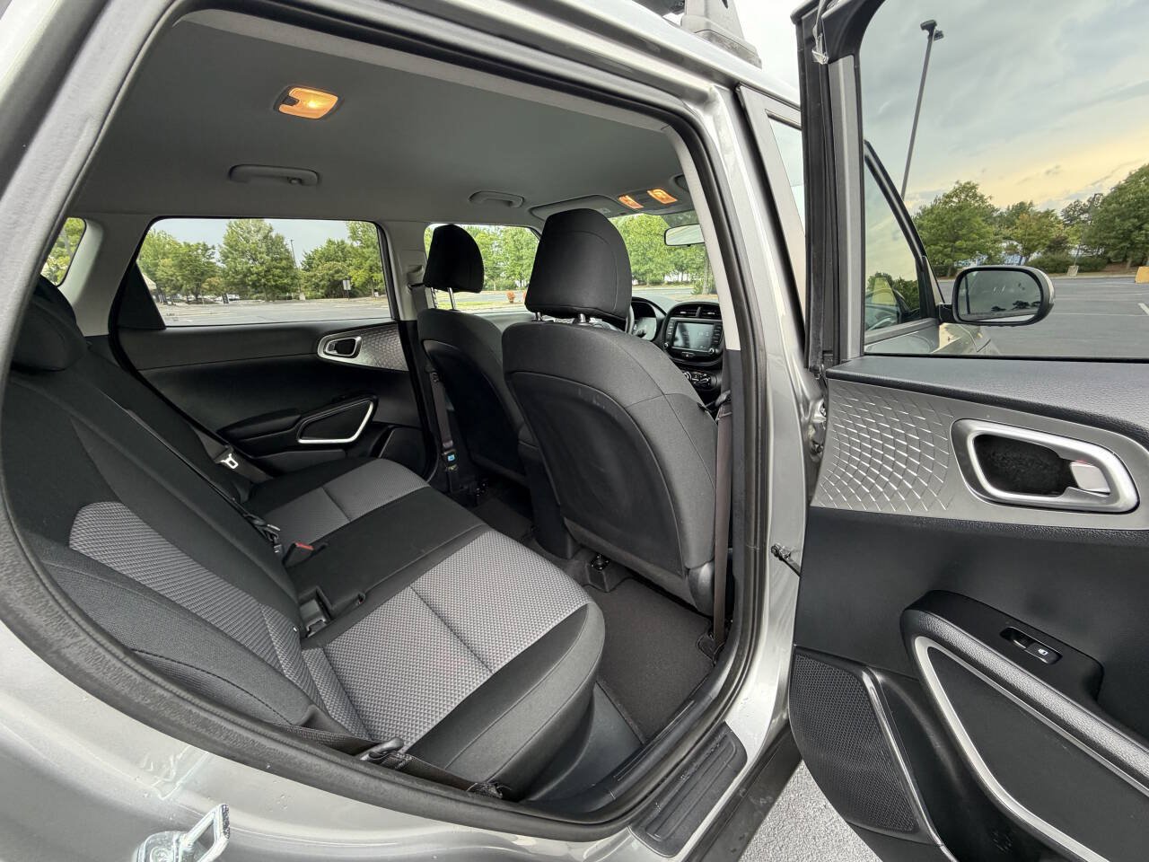 Used 2023 Kia Soul LX w/ LX Technology Package FWD image 13