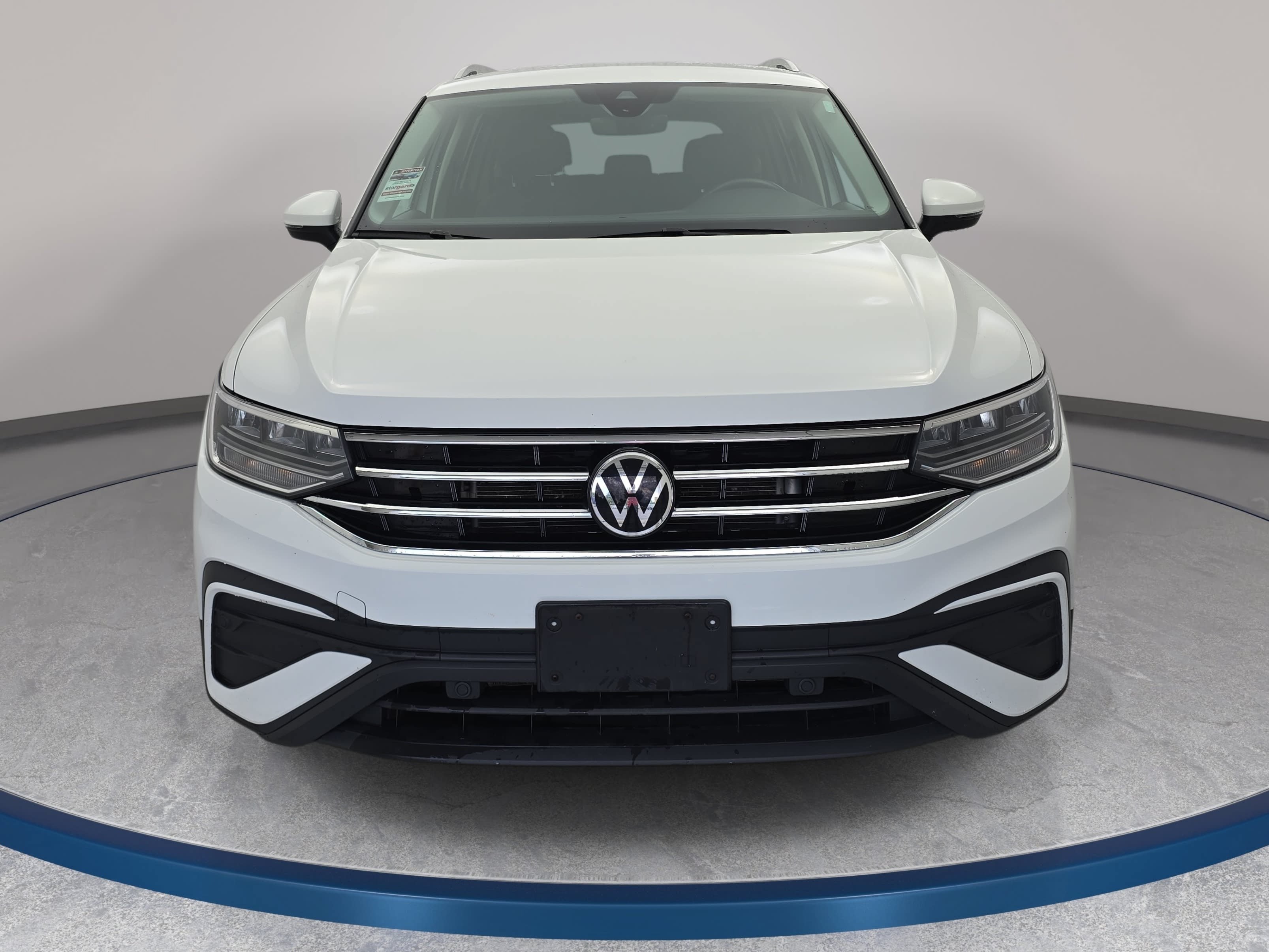 Used 2024 Volkswagen Tiguan SE AWD/4WD image 2