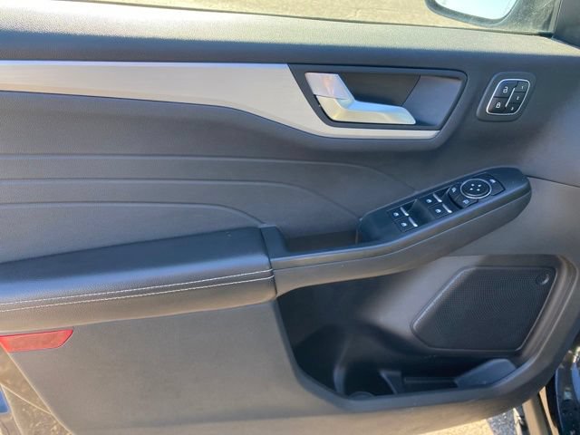 Used 2023 Ford Escape Platinum AWD/4WD image 16
