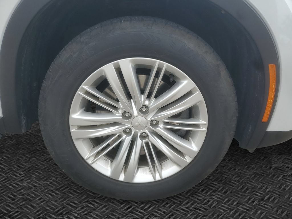 Used 2023 Mitsubishi Outlander ES AWD/4WD image 11