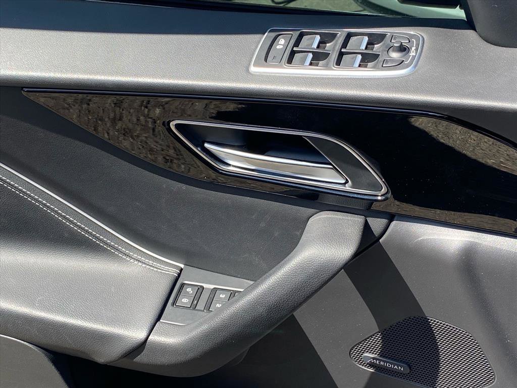 Used 2018 Jaguar F-PACE R-Sport AWD/4WD image 17