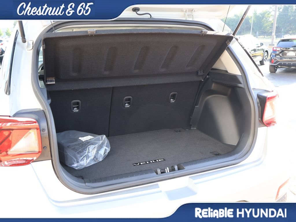 Certified 2025 Hyundai Venue SEL FWD image 15