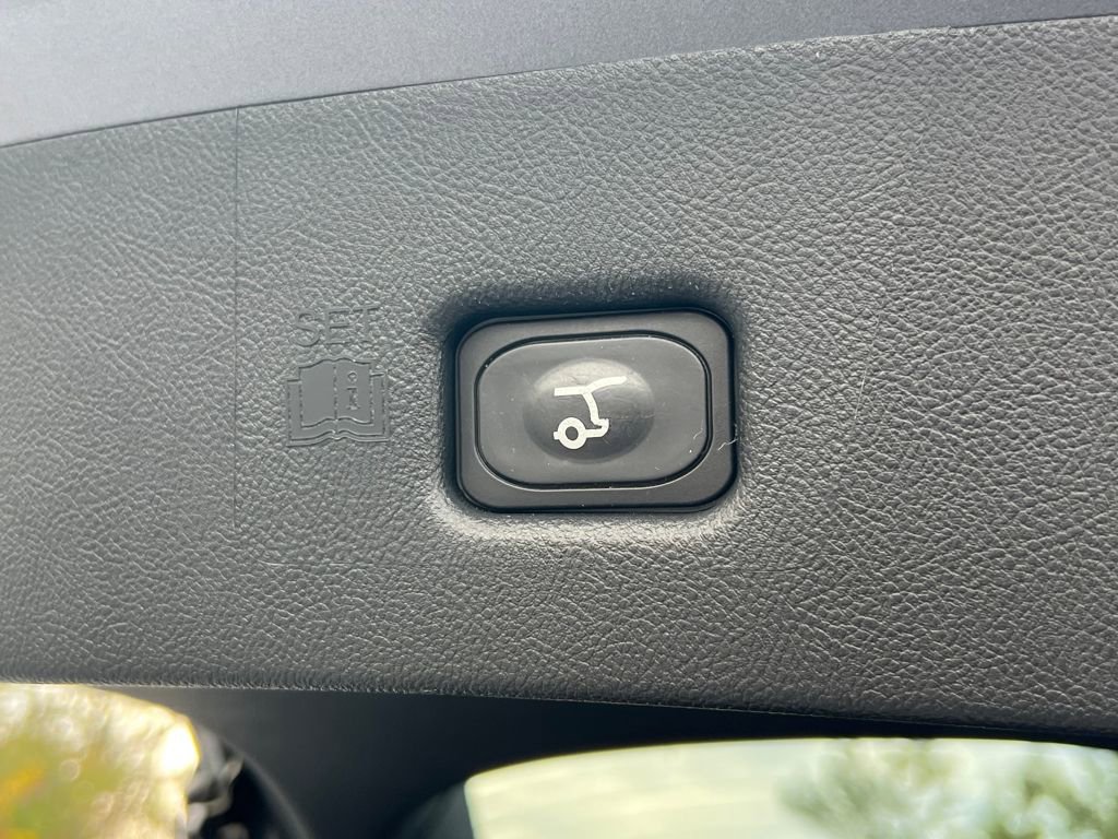 Used 2022 Lincoln Nautilus Reserve w/ Equipment Group 202A image 16