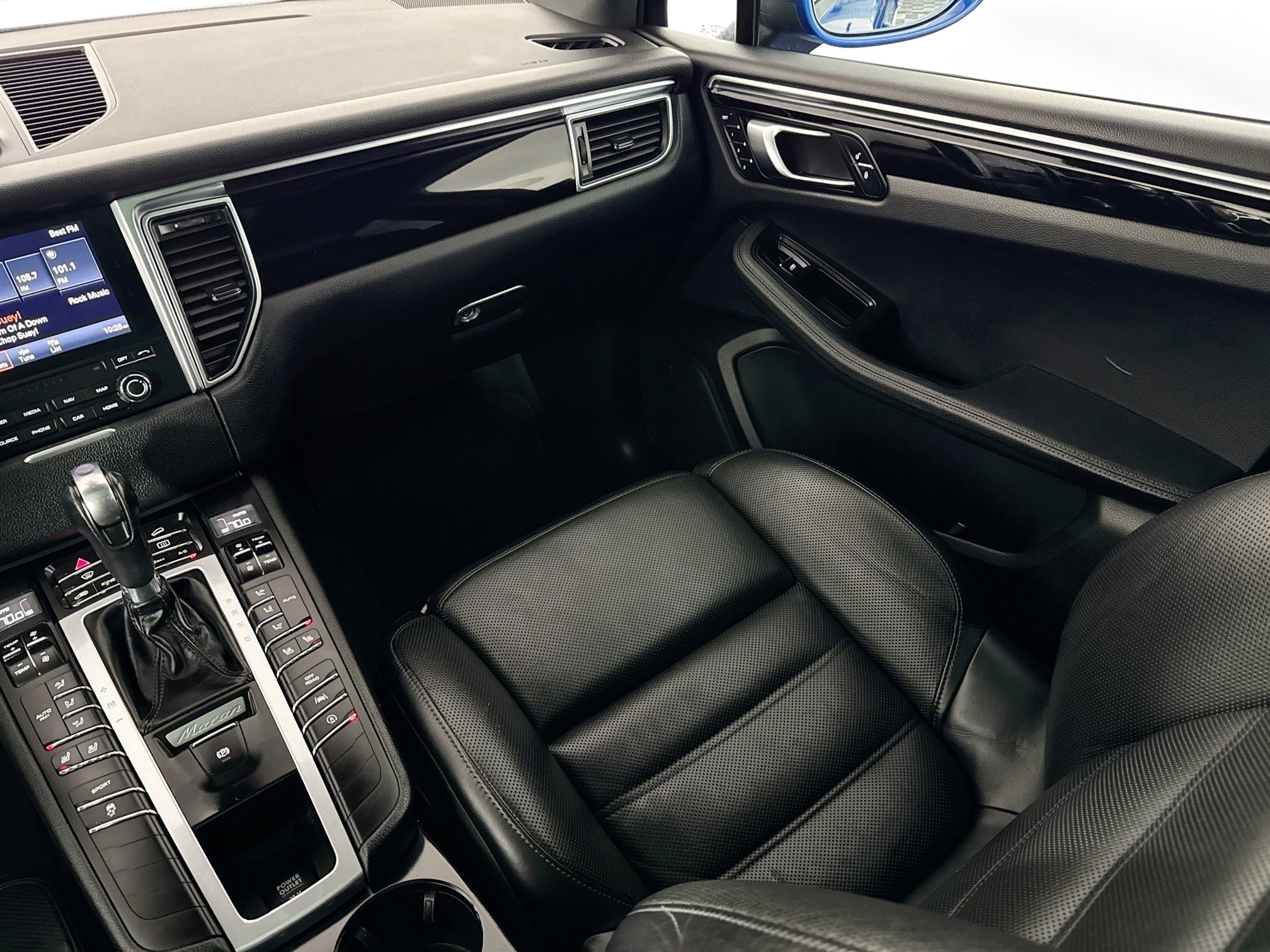 Used 2018 Porsche Macan AWD/4WD image 29