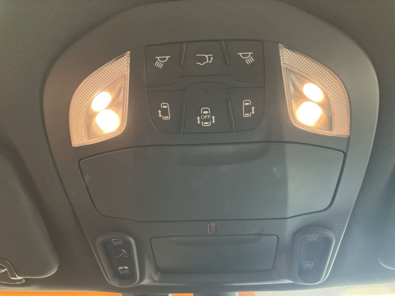 Used 2020 Chrysler Pacifica Touring-L FWD image 26