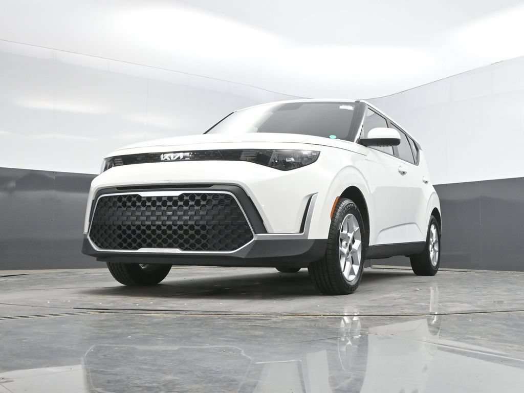 Used 2025 Kia Soul LX w/ LX Technology Package FWD image 33