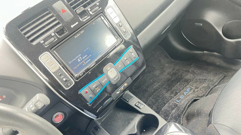 Used 2016 Nissan Leaf SL w/ Premium Package image 12