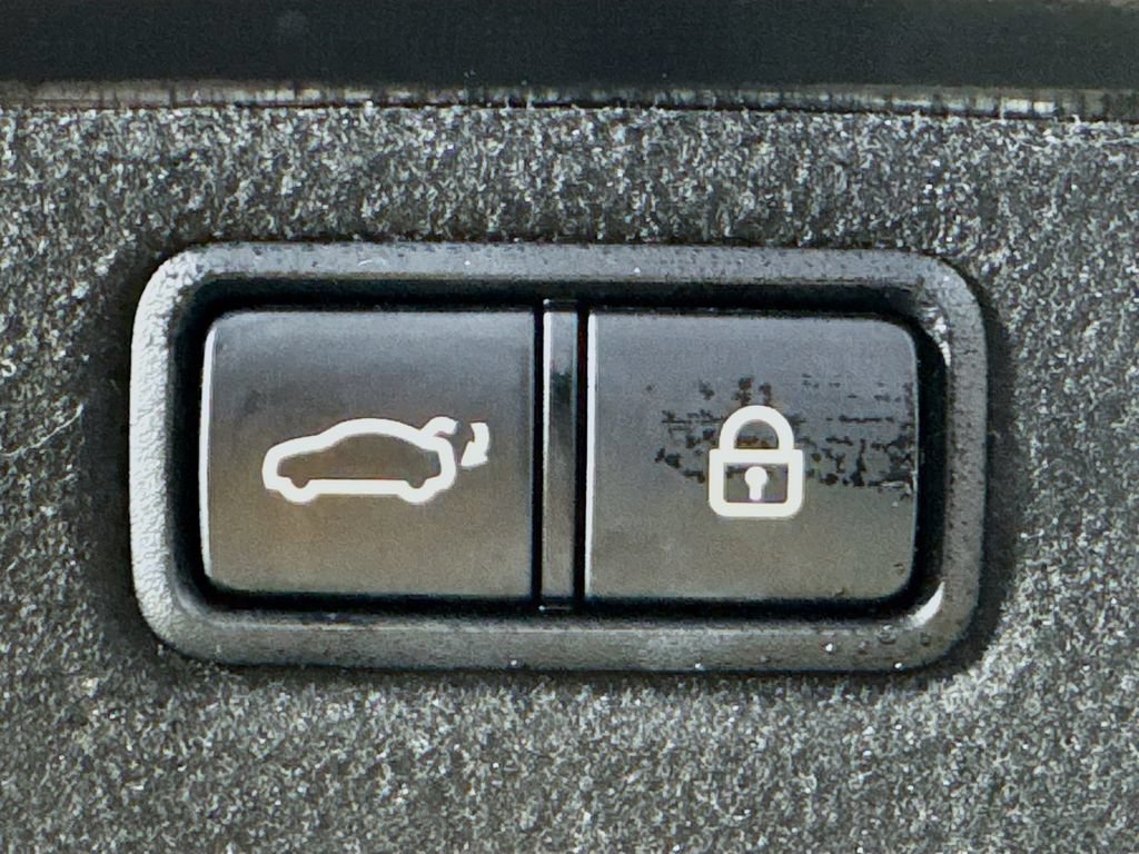 Used 2017 Genesis G80 5.0 Ultimate RWD image 33