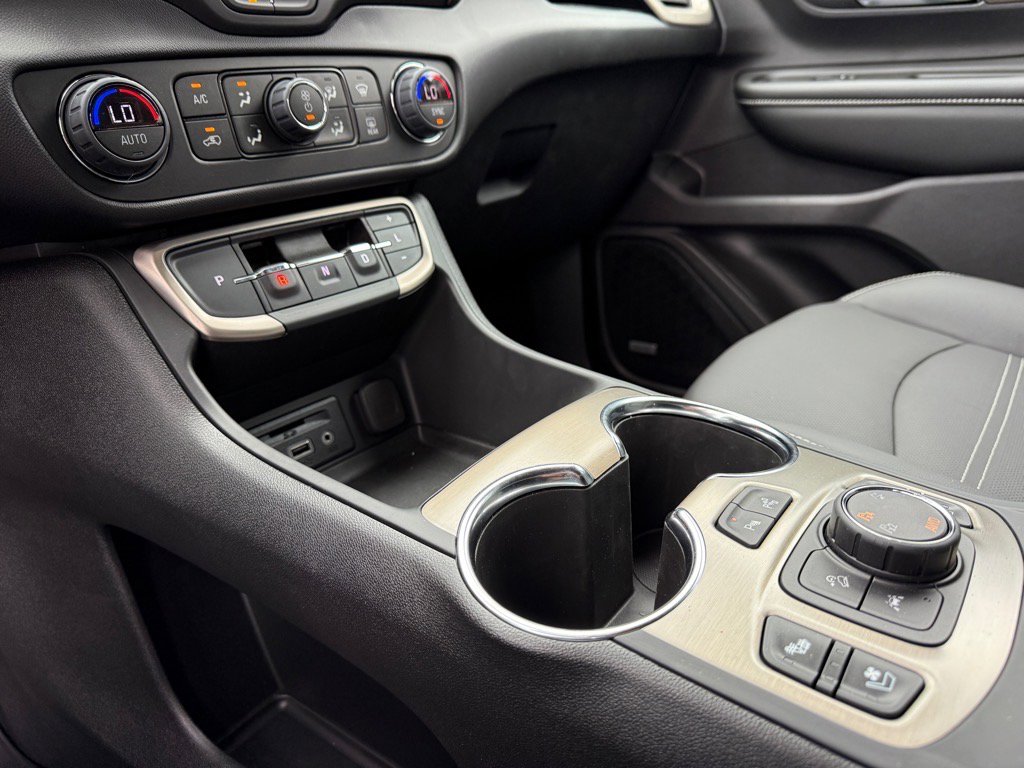 Used 2024 GMC Terrain Denali w/ Denali Premium Package image 27