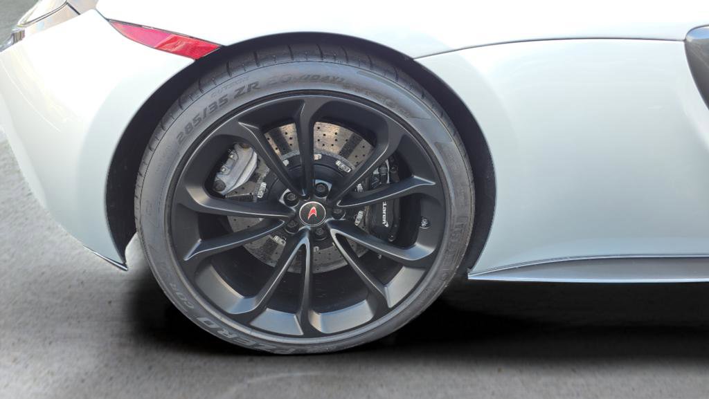 Used 2018 McLaren 570S Spider image 14