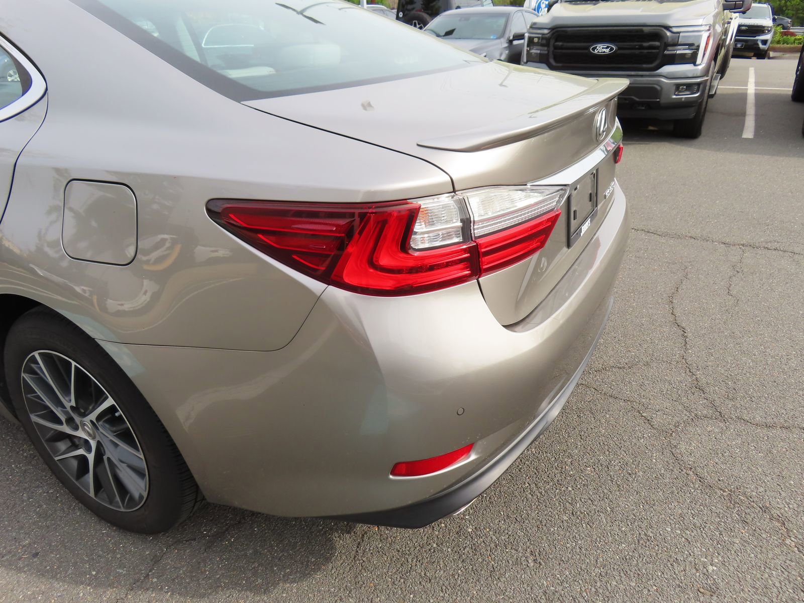 Used 2017 Lexus ES 350 w/ Luxury Package image 11