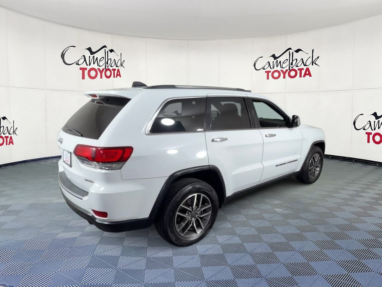 Used 2022 Jeep Grand Cherokee Limited RWD image 2