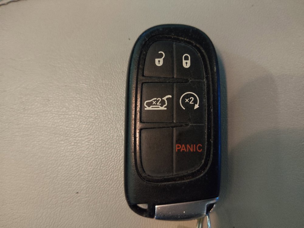 Used 2020 Jeep Cherokee Latitude Plus w/ Comfort/Convenience Group FWD image 32