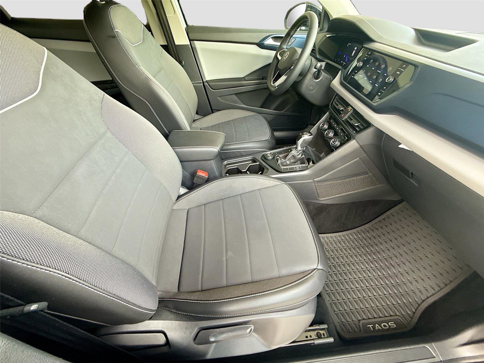 Used 2023 Volkswagen Taos SE w/ Panoramic Sunroof Package AWD/4WD image 28