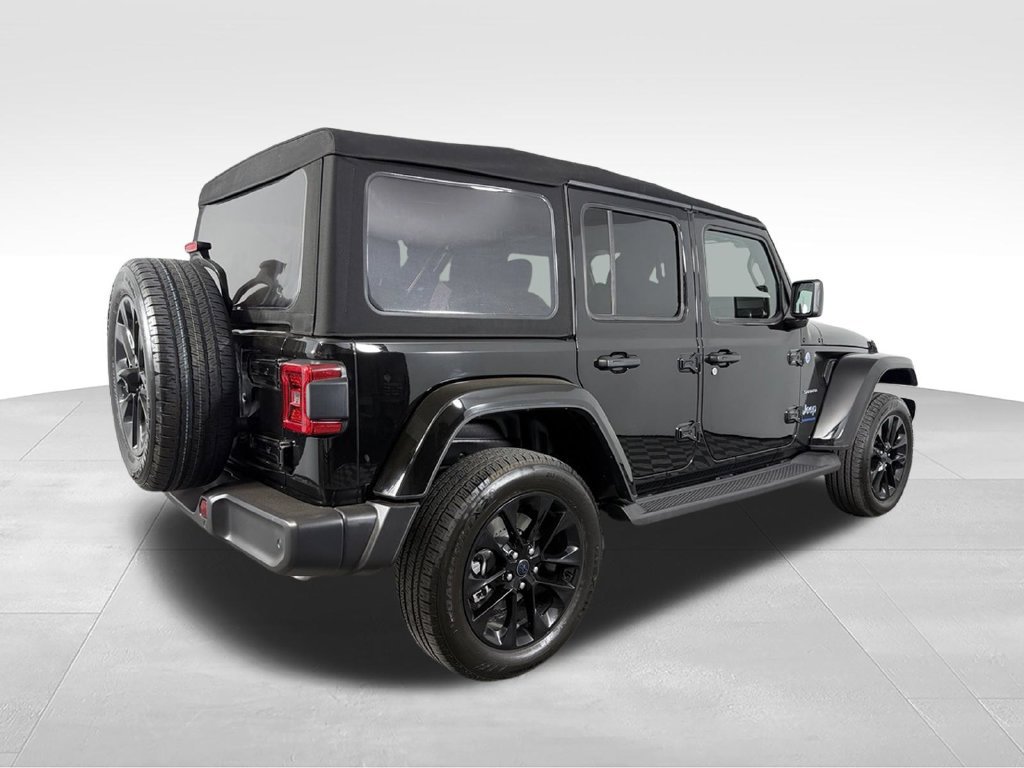 Used 2024 Jeep Wrangler Unlimited Sahara w/ Technology Group AWD/4WD image 7