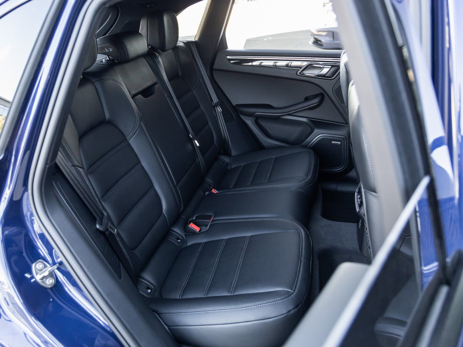 Certified 2026 Porsche Macan image 40