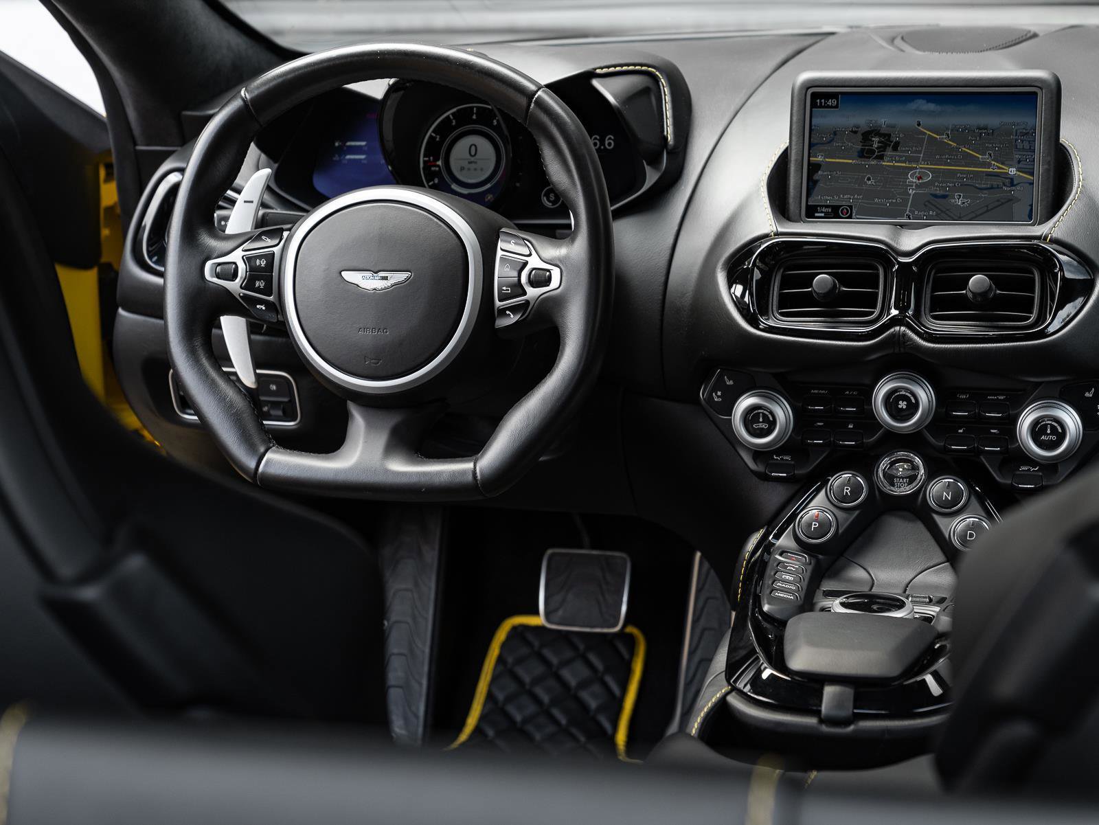 Used 2020 Aston Martin V8 Vantage Coupe image 10