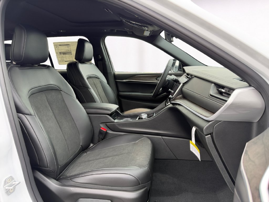 New 2026 Jeep Grand Cherokee Altitude AWD/4WD image 15