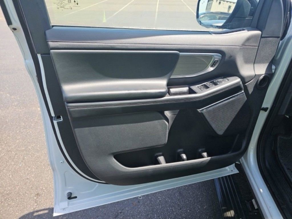 Used 2025 Ford Expedition Platinum AWD/4WD image 17