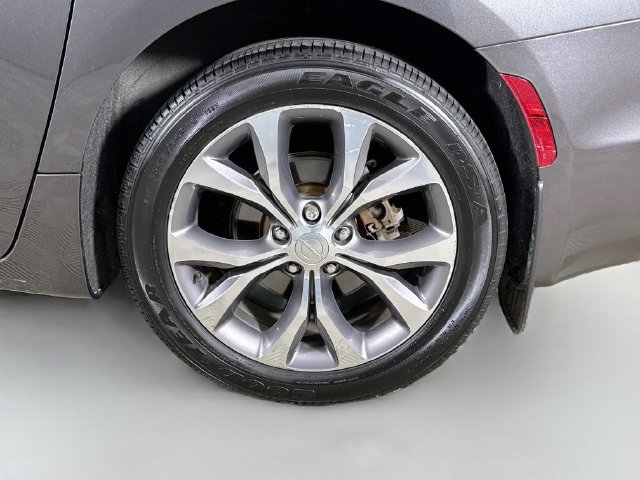 Used 2020 Chrysler Pacifica Limited w/ Tire & Wheel Group FWD image 32