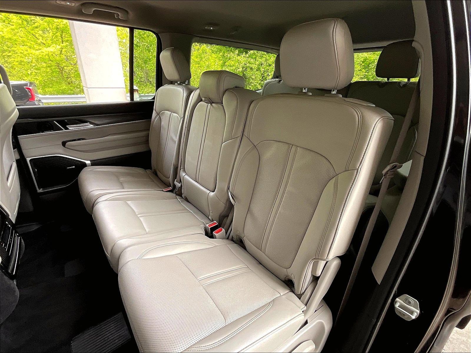 Used 2024 Jeep Wagoneer Series II w/ Flexible Seating Group AWD/4WD image 22