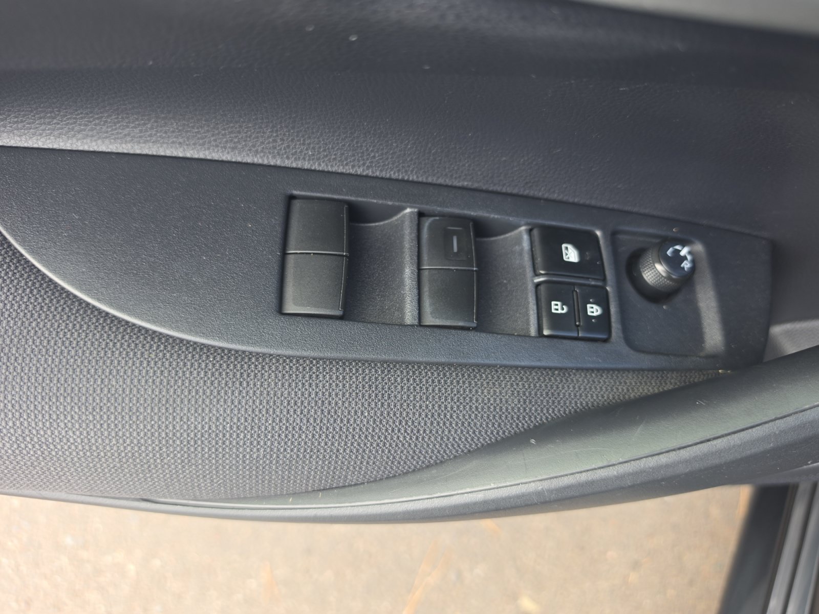 Used 2020 Toyota Corolla LE FWD image 14