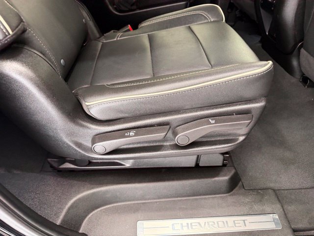 Used 2026 Chevrolet Suburban Premier AWD/4WD image 29