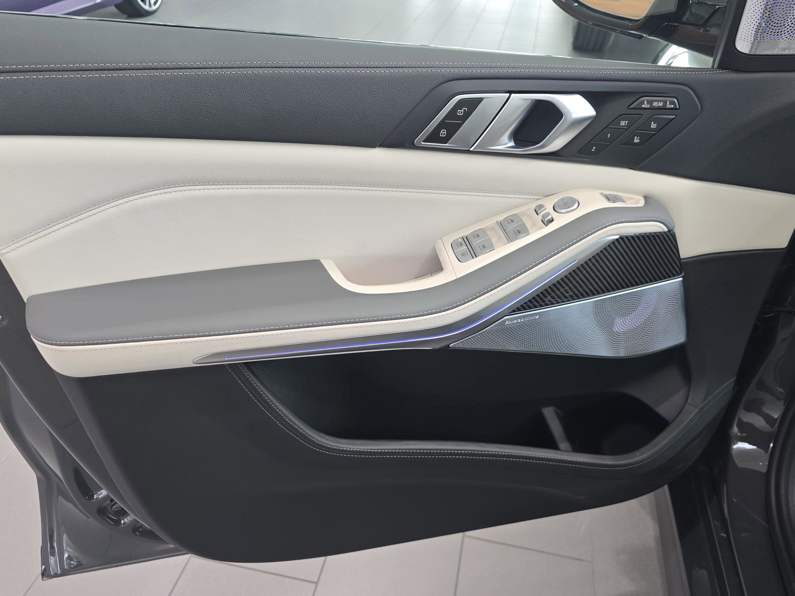 New 2026 BMW ALPINA XB7 image 14